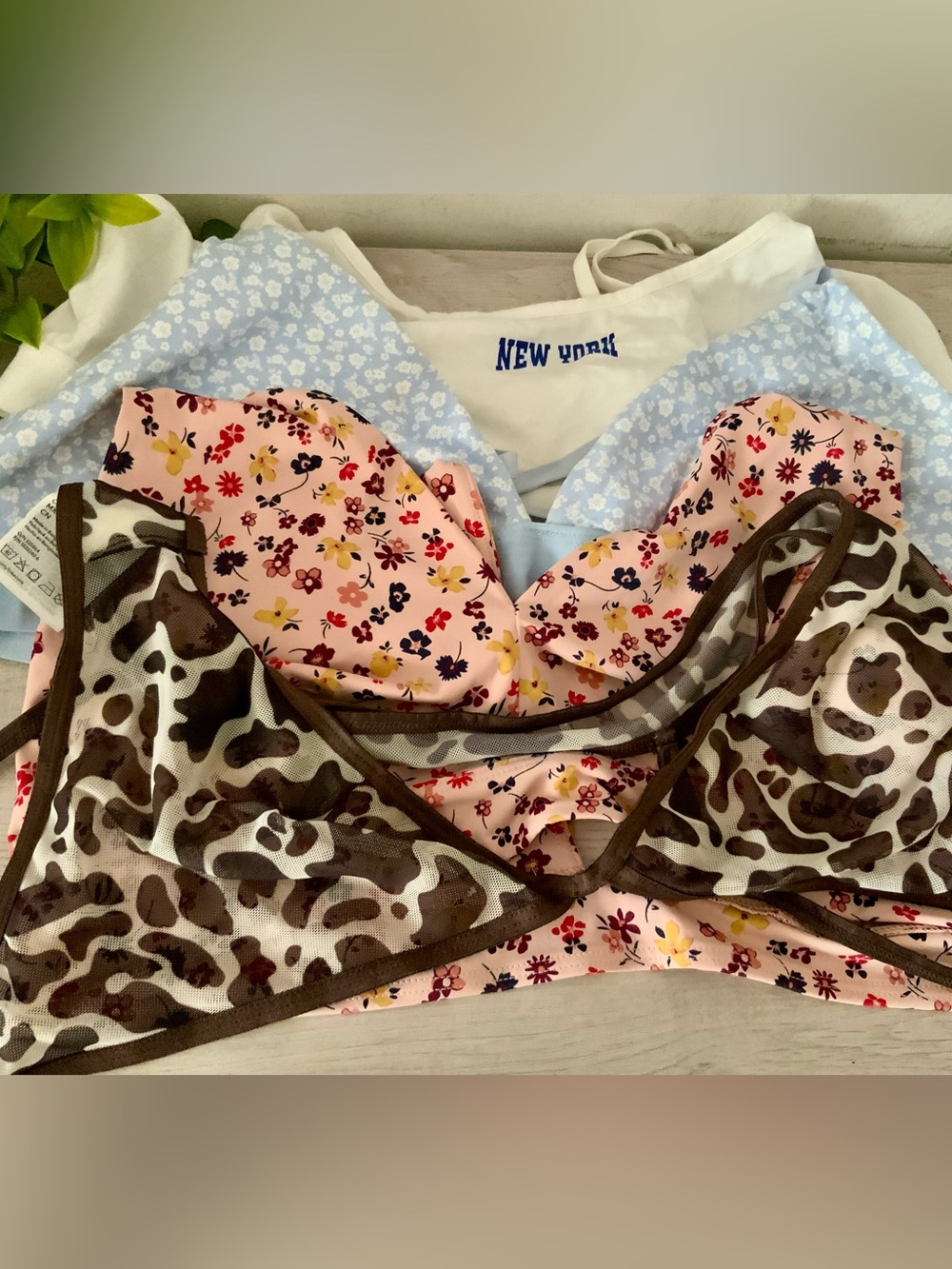 BUNKLE 4 BRAS XL & 1 PAIR PANTIES LARGE
